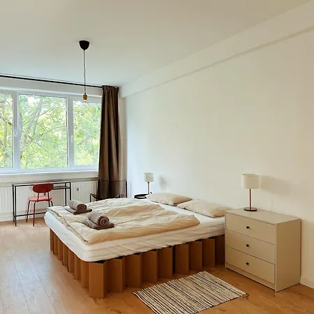 Helles Elegantes Zimmer In Berlin-schoeneberg 2 *