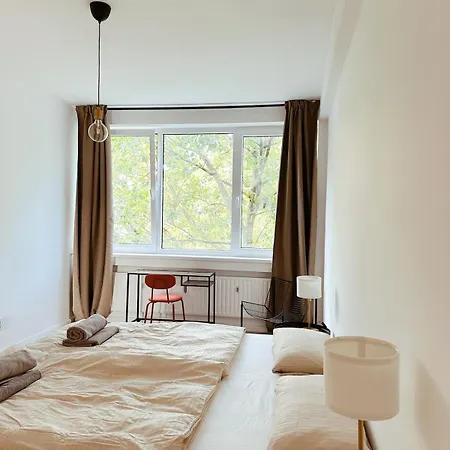 Apartment Helles Elegantes Zimmer In Berlin-schoeneberg 2 *